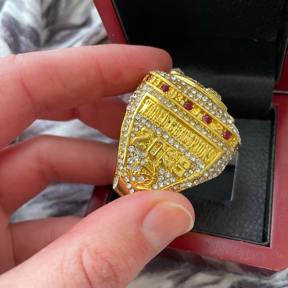 Toronto Raptors championship ring in Collectors box NBA - Picture 2 of 8